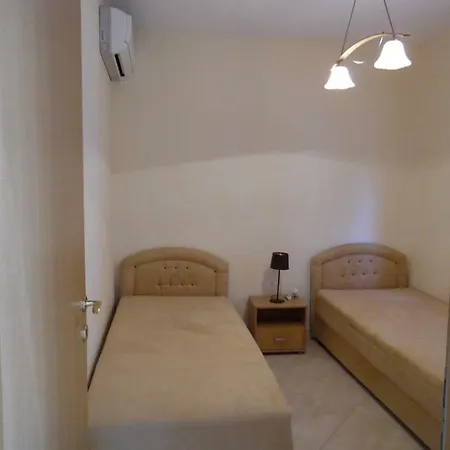 Svetlana Apartament شقة